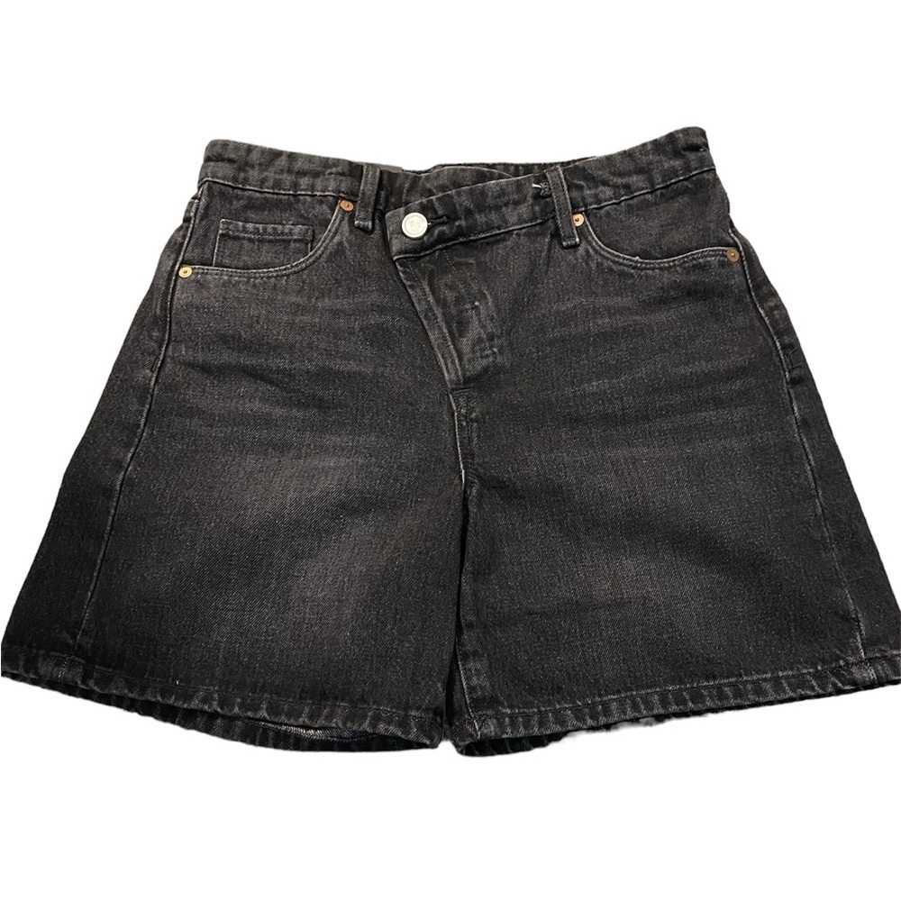 NWT BLANK NYC easy on women’s black denim shorts. Asymmetrical button fly. - Picture 5 of 9